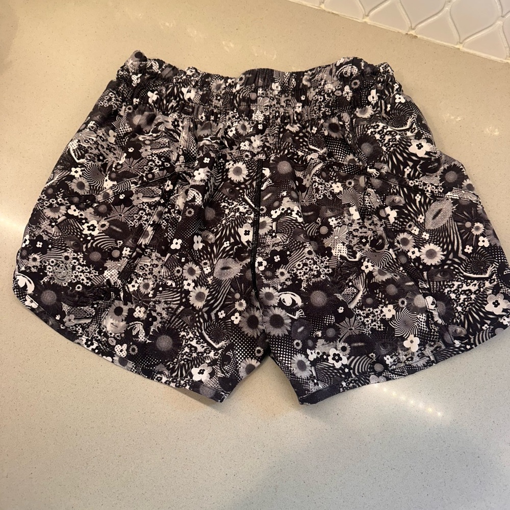 Lululemon Floral Black and White Women's Shorts - Picture 4 of 4